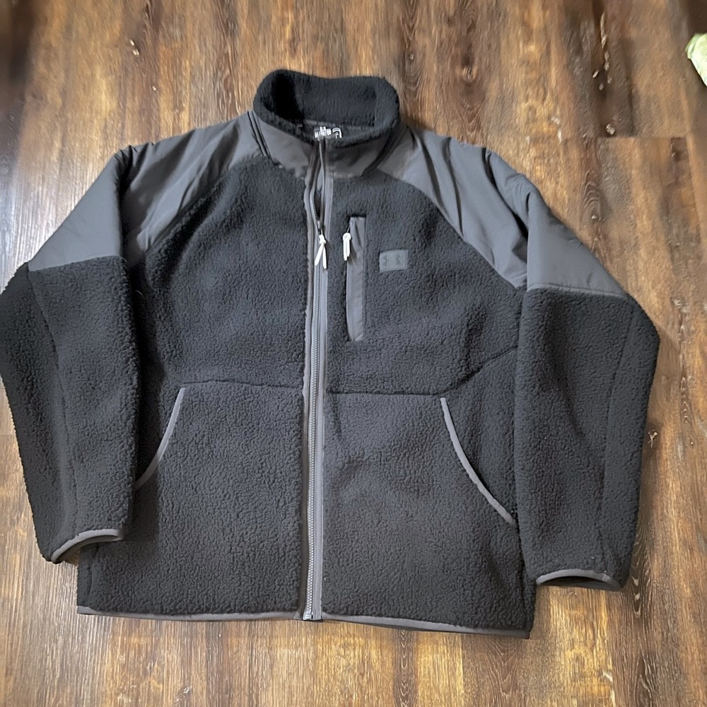 Under Armor Men’s Performance Jacket Fleece and Polyester NWOT XL. Like New.